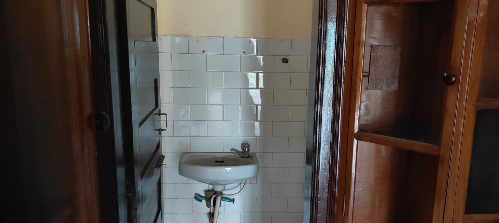 Semi Furnished 3bhk in Ratnagiri Rd, Bamunimaidan, Guwahati, Assam 781021, India for Rent